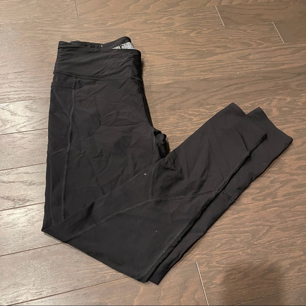 Victoria’s Secret sport black athletic leggings with pockets, size large